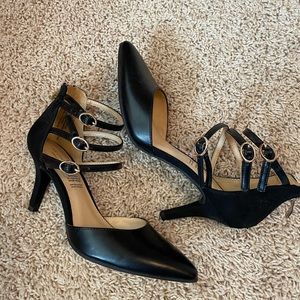 Liz Claiborne black 3 strap pumps